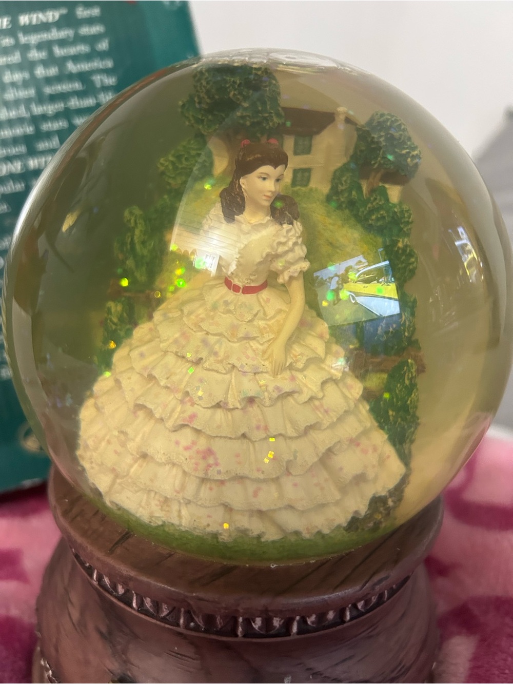 SCARLETTTM/TARA WATERGLOBE